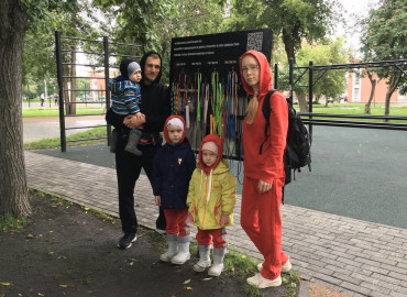 Семья роуп-скипперов  устанавливает в Челябинске стенды  со скакалками для всех желающих